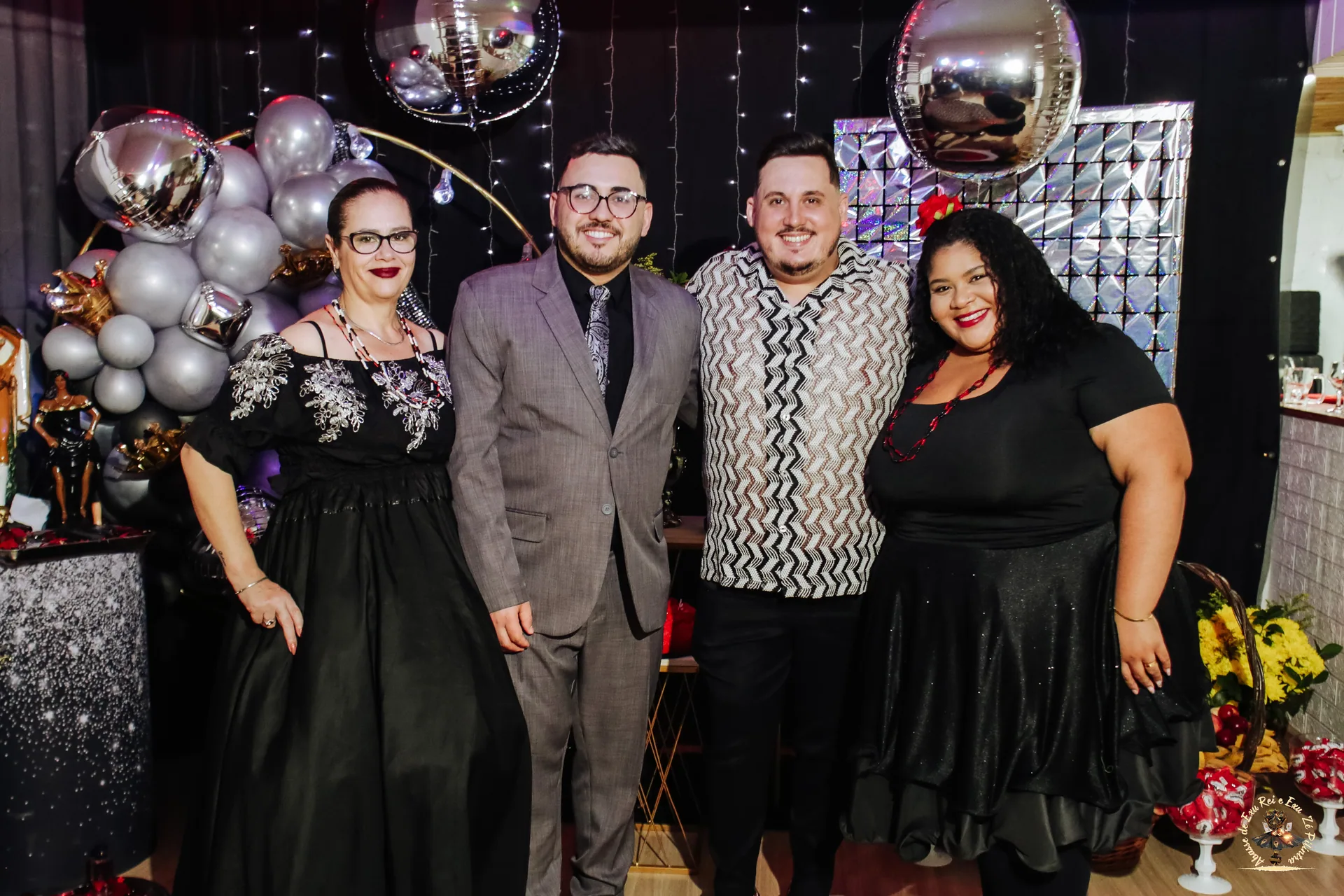 Família espiritual na celebração de Exu Rei e Exu Zé Pilintra